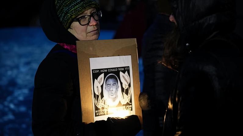 Agentes de imigração dos EUA deixam refugiado morrer no frio