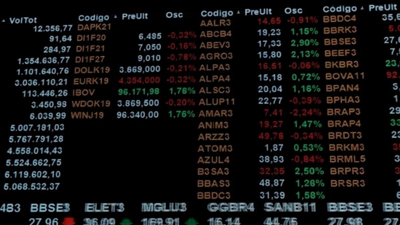 Telão com ações do Ibovespa sendo negociadas