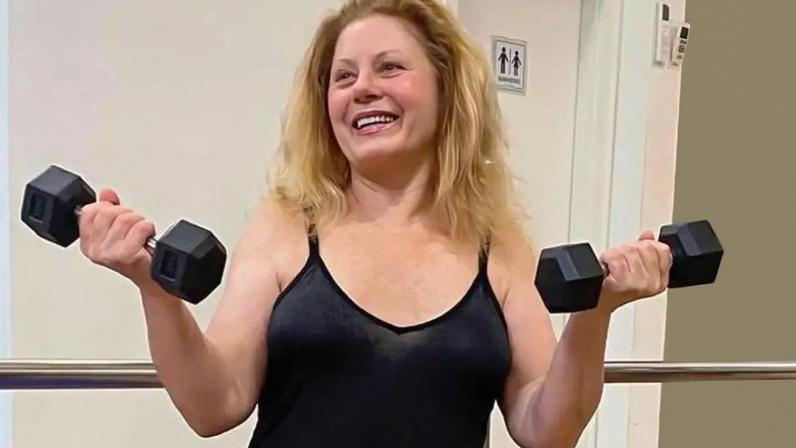 Aos 60+, manter o corpo em movimento é essencial — e Vera Fischer mostra que musculação também entra na conta da saúde.