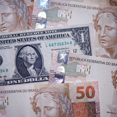 Dólar fecha em R$ 5,01, menor desde 2024