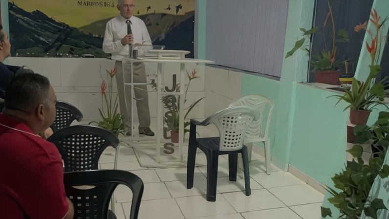 Vídeo de igreja vazia viraliza, templo no Rio volta a lotar em culto