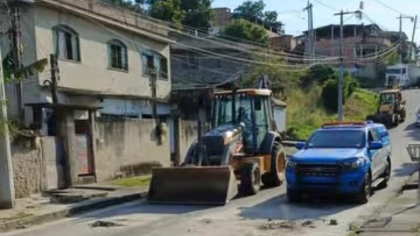 PM atuava no local para retirada de barricadas quando foi atacada por traficantes