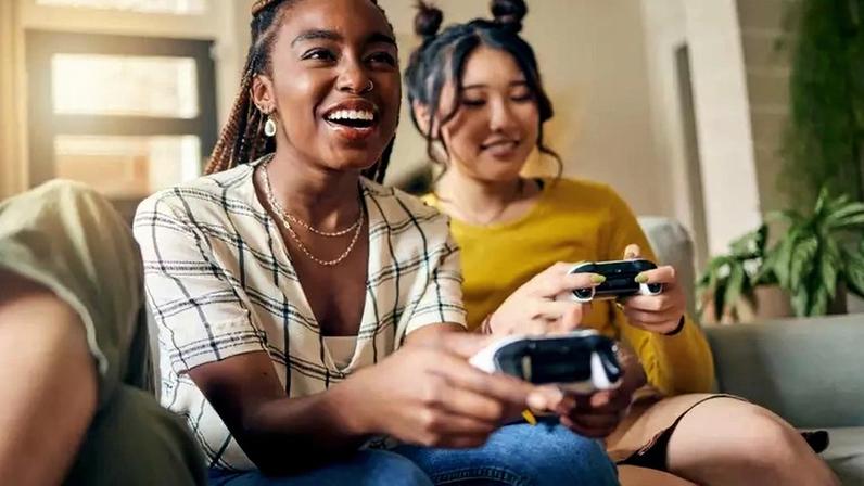 Mulheres jogando videogame