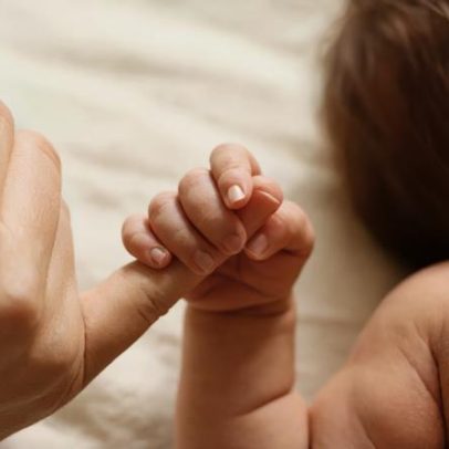 Assimetria na cabeça do bebê: quando é comum e quando preocupar
