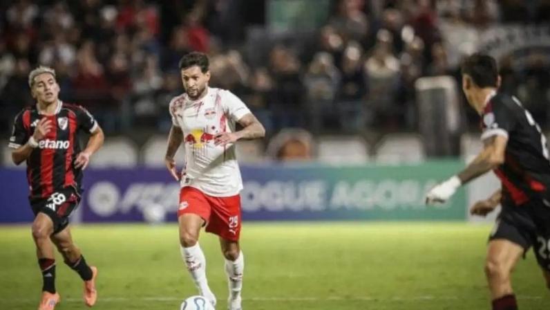 Isidro Pitta em ação pelo Red Bull Bragantino na partida contra o River Plate, em Bragança Paulista – Foto – Ari Ferreira/Red Bull Bragantino