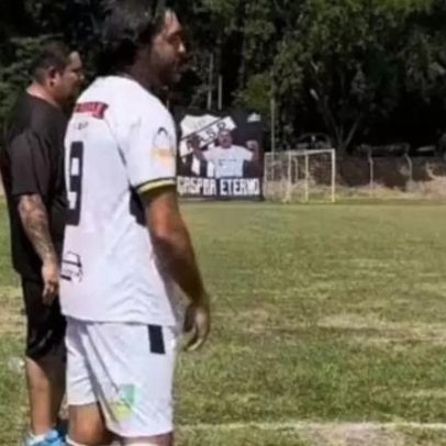 Ricardo Goulart retorna aos campos e estreia como camisa 9 na várzea