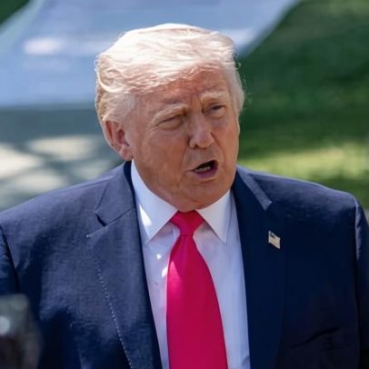 Trump celebra vitória na guerra contra o Irã; ecos de Bush