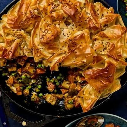 Receitas diárias da Malásia de Ranie Saidi com curry puff e macarrão king