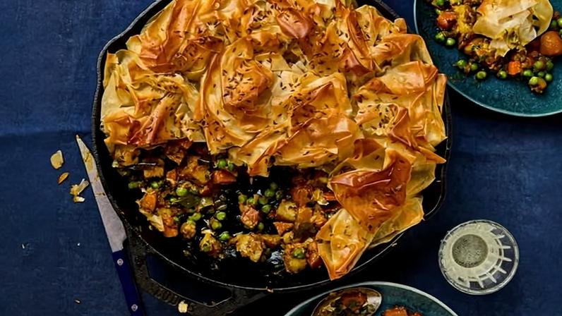 Receitas diárias da Malásia de Ranie Saidi com curry puff e macarrão king