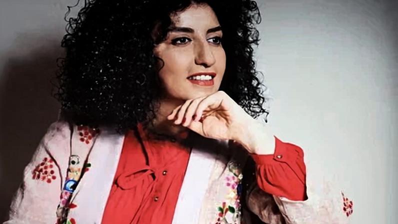 A portrait of Narges Mohammadi by the photographer Reihane Taravati at the Nobel Peace Center in Oslo, Norway.