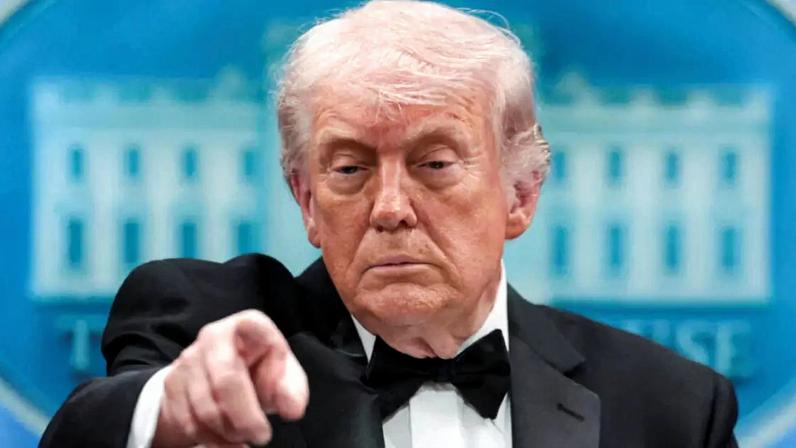 O presidente americano, Donald Trump, durante coletiva de imprensa na Casa Branca, no último domingo (26).