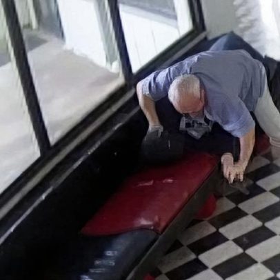 Diretor de escola prende atirador durante ataque