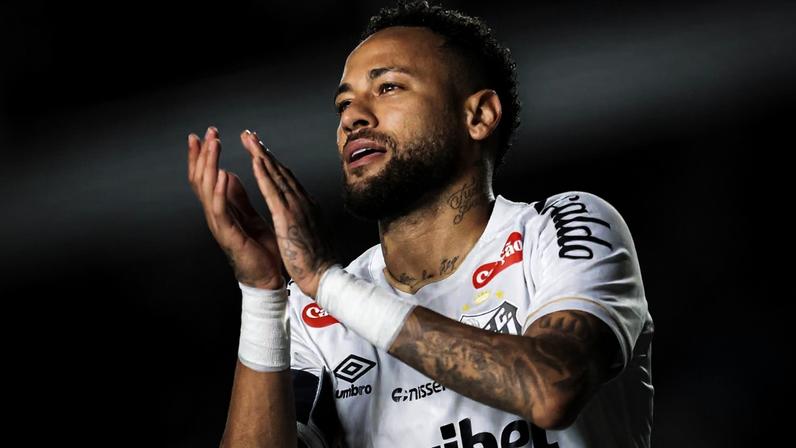 Neymar se desculpou nas redes sociais por ter discutido com o torcedor