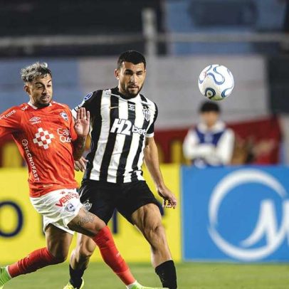 Júnior Alonso lamenta revés histórico do Atlético no Peru