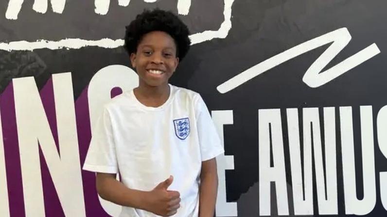 Menores 16 dizem não conseguir parar de usar redes sociais e discutem banimento