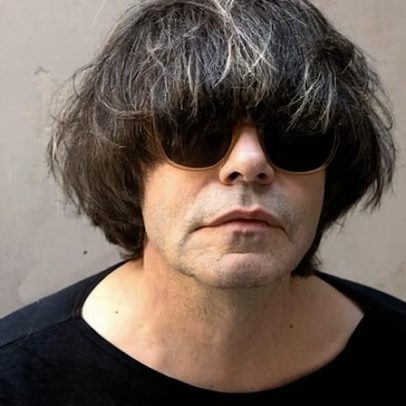 Tim Burgess revela playlist honesta e paixão por New Order