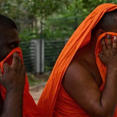 Polícia do Sri Lanka prende 22 monges budistas após 110 kg cannabis em bagagem