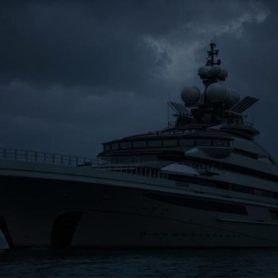 Oligarca russo ligado a superiate que atravessou o Estreito de Ormuz