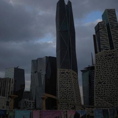 Fundo soberano saudita redefine prioridades após década de gastos pesados