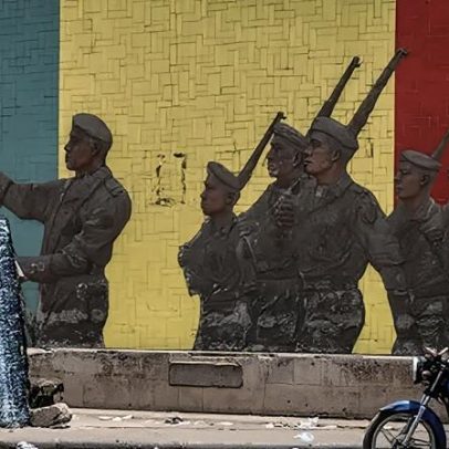 Grupo extremista amplia bloqueio à capital do Mali, dificultando retorno
