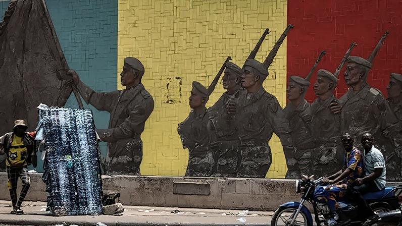 Grupo extremista amplia bloqueio à capital do Mali, dificultando retorno