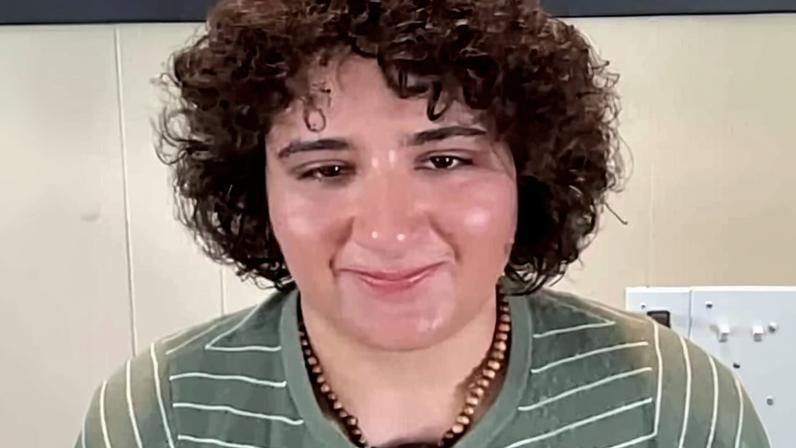 Judia que enfrentava ansiedade lê Novo Testamento e aceita Jesus