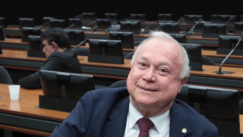Paulo Azi (União Brasil-BA) é elogiado por colegas, que defendem que ele seja o relator do fim da escala 6x1 também na comissão especial