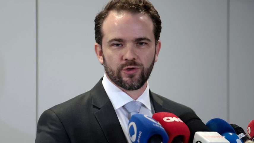 Ministro afirma que uso do fundo será permitido com limites e nega recuo do governo