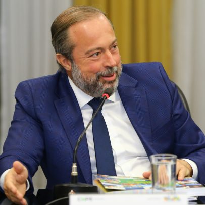 Ministério pede investigação sobre preço do gás e critica uso da guerra no Irã