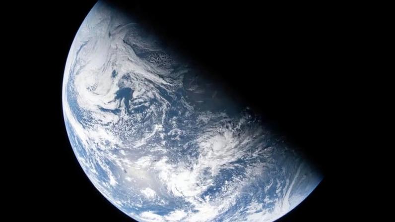 Astronautas rumo à Lua estão a metade do caminho, diz Nasa