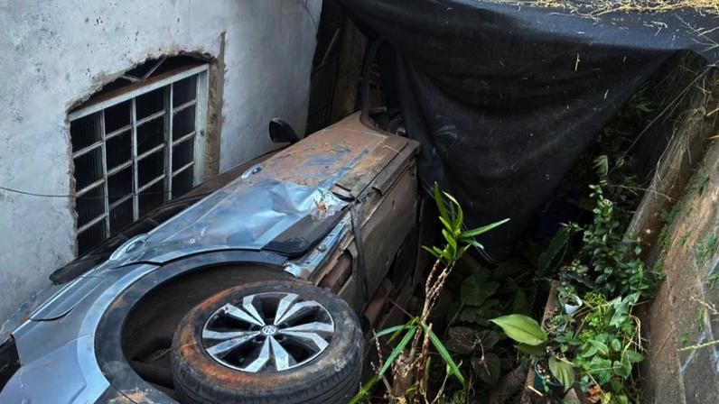 Moradores da região afirmam que não é a primeira vez que acidentes desse tipo acontecem no local.