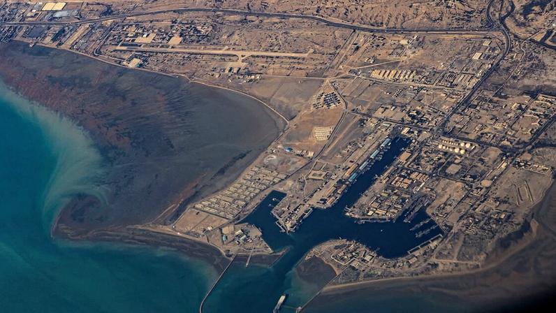 Irã fecha novamente o Estreito de Ormuz após ataques de Israel ao Líbano, diz agência