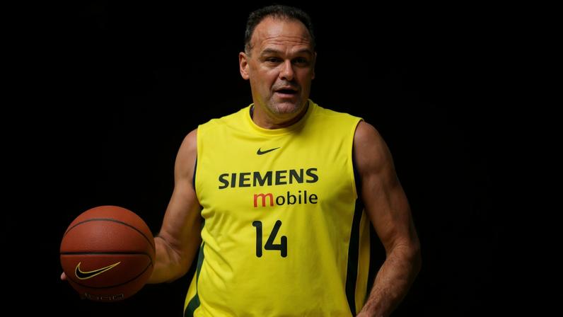 Cerimônia de despedida de Oscar Schimidt será restrita aos familiares