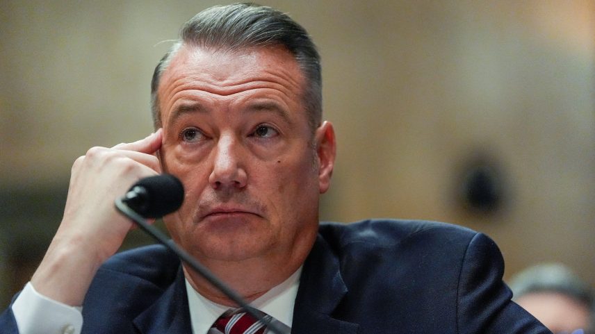 Lyons é considerado diretor interino do ICE por não ter sido formalmente aprovado