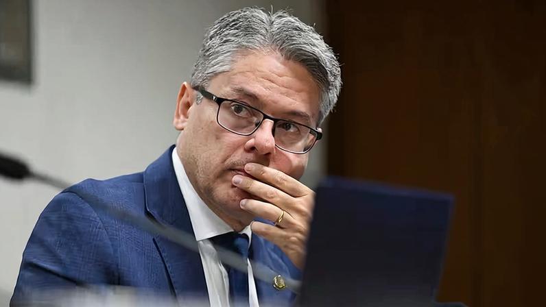 Alessandro Vieira pediu indiciamento de três ministros do STF, mas relatório foi rejeitado na CPI