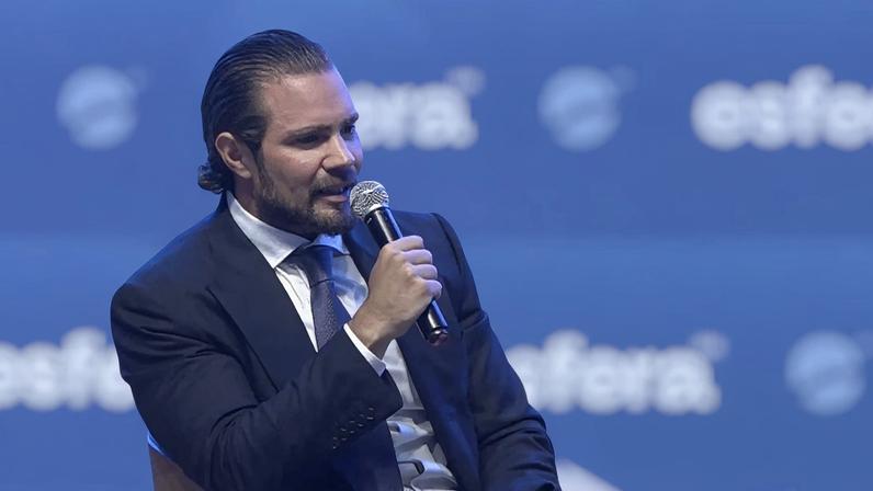 Daniel Vorcaro, banqueiro do liquidado Banco Master (Foto: Reprodução/Youtube/Esfera Brasil)