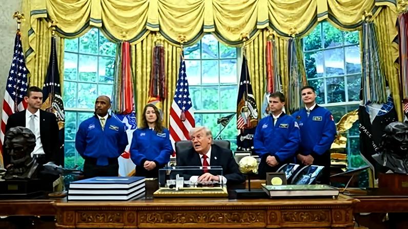 Trump recebe a tripulação da histórica missão Artemis