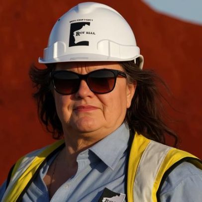 A pessoa mais rica da Austrália é obrigada a dividir milhões de mineração com família rival