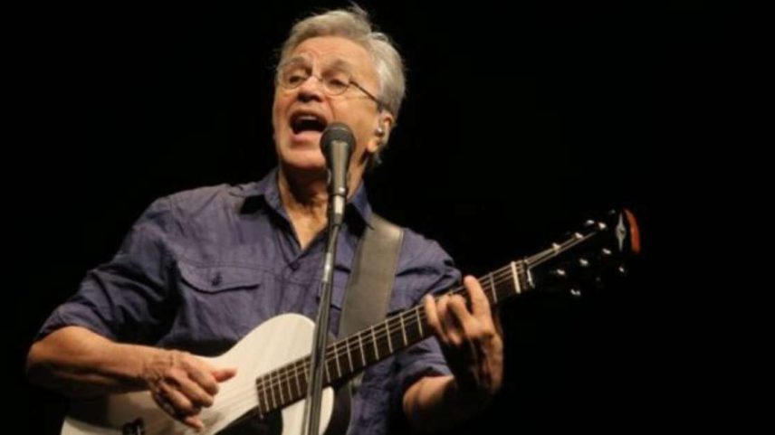 Senador do PL diz que Caetano Veloso "pegou em armas" durante a ditadura militar