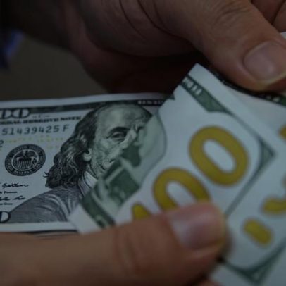 Dólar mais estável abre espaço para BC deixar vencer até US$ 3,7 bi de linha