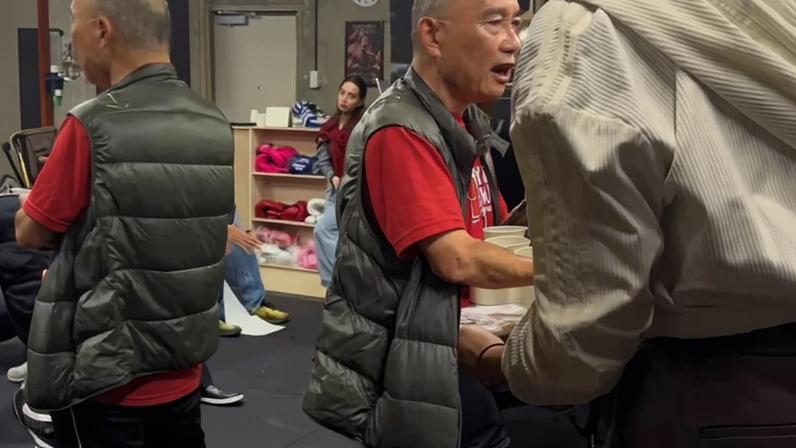 Ex-morador de rua ministra primeira Ceia em igreja no Japão