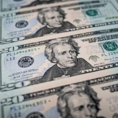 Dólar à vista fecha estável diante de incertezas no Oriente Médio
