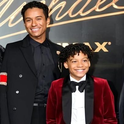 Fãs de Michael Jackson apoiam biografia divisiva enquanto filme quebra recordes