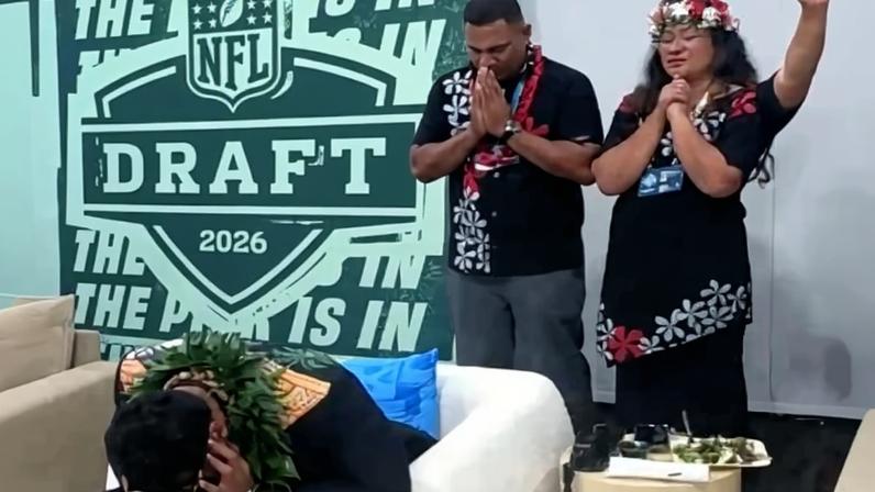 Pais rezam ao receber ligação sobre contrato com New York Giants