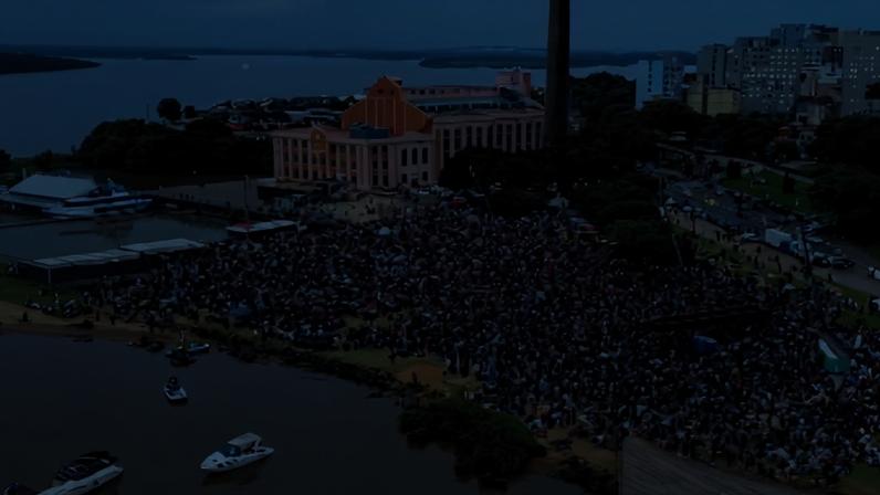 Culto ao entardecer reúne 25 mil pessoas na orla de Porto Alegre