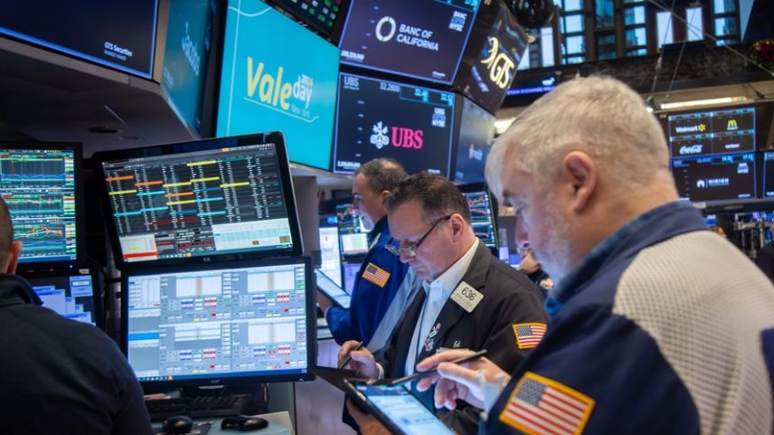 Operadores na bolsa de valores de Nova York (Nyse) — Foto: Michael Nagle/Bloomberg