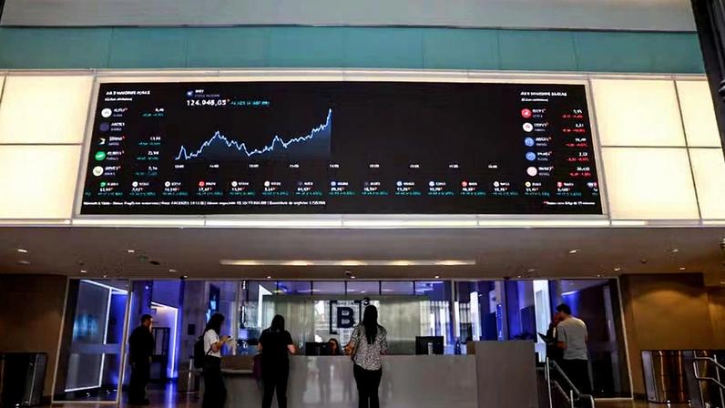 Painel com gráfico do Ibovespa na B3 — Foto: Tuane Fernandes/Bloomberg