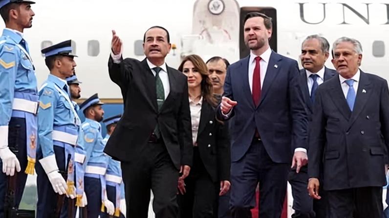 Pakistan's chief of defence forces, Field Marshal Asim Munir (centre), welcomes the US vice-president, JD Vance, to Islamabad for the first round of US-Iran talks.