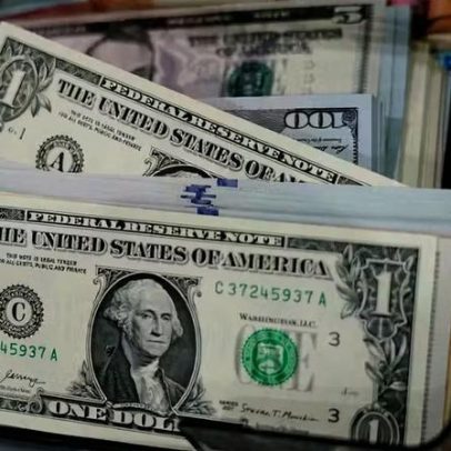 Dólar recua em pregão volátil com pouca visibilidade do Oriente Médio