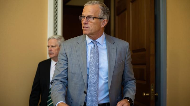 Senadores republicanos aprovam plano de US$70 bi para ICE e fronteira vote-a-rama